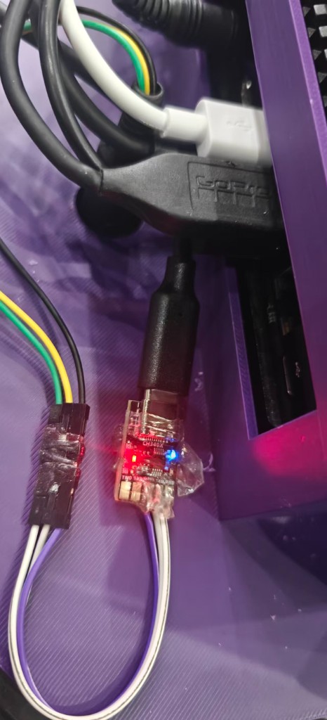 CH340X USB 转串口调试器 — 本次黑客松嘉立创赞助，红蓝灯亮起来时我正在 bring-up Roomba 的串口协议